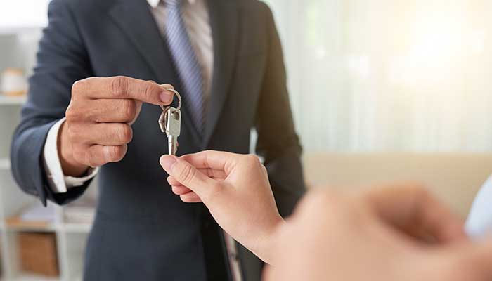 Recusa em receber chaves de imóvel não afasta obrigação do comprador de pagar condomínio