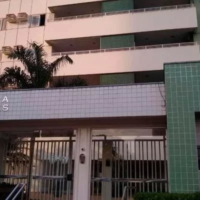 Justiça manda retirar caixa de ar que gera mau exemplo em prédio de Cuiabá