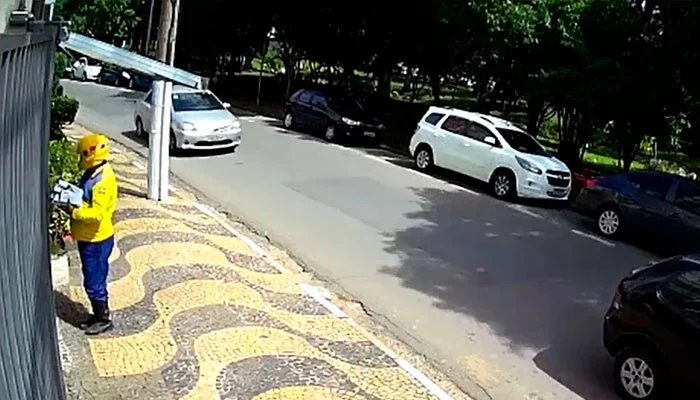 Ação de carteiro foi flagrada no bairro Chácara da Barra, em Campinas