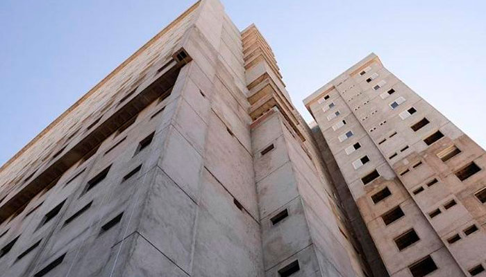 Condomínio vai indenizar em R$ 8 mil pedestre atingida por fragmentos de marquise em BH