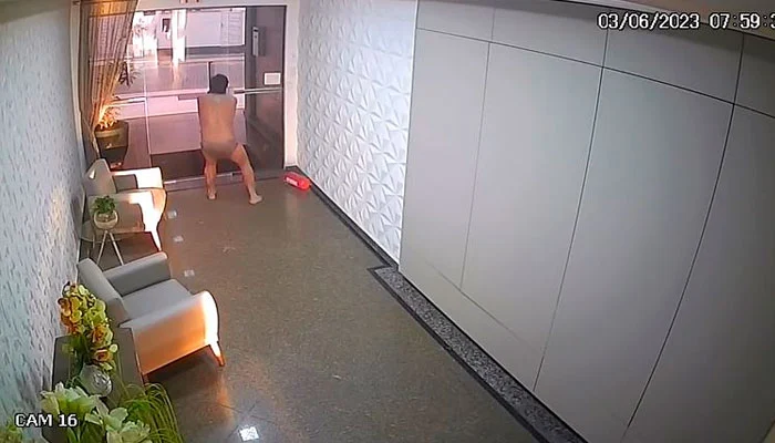 Somente de cueca, homem invade prédio e causa prejuízos no local