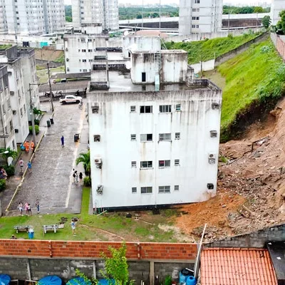 parte de condomínio e três casas estão interditadas