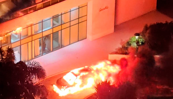 Carro pega fogo dentro de condomínio fechado em bairro nobre de Salvador