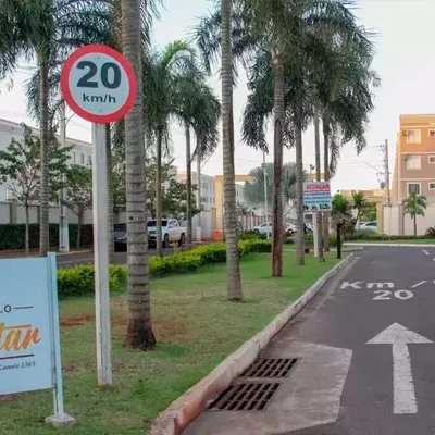 Entrada do condomínio, no Bairro Pioneiros, em Campo Grande. -