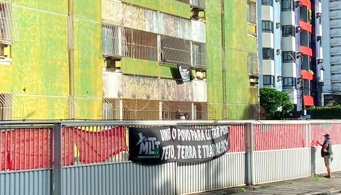 Condomínio com alto risco de desabamento é ocupado por cerca de 200 famílias em Jaboatão