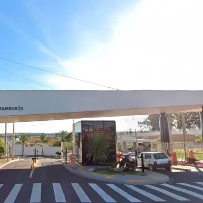 Fachada da portaria do Condomínio Bosque dos Tamburís, em Presidente Prudente