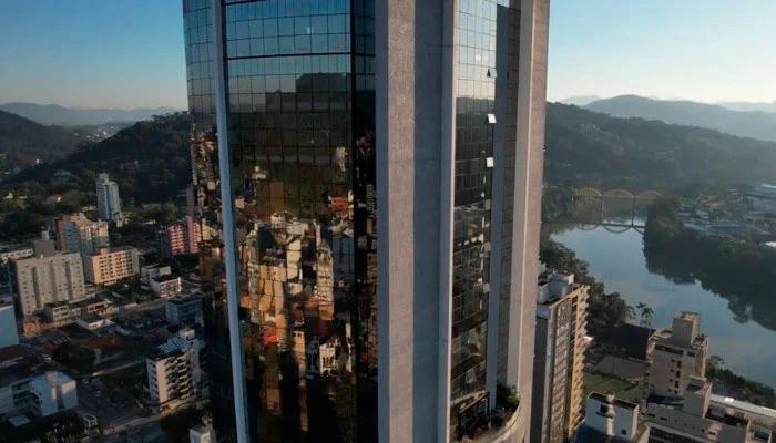 Por que a Justiça Federal mandou demolir luxuoso prédio gigante de Blumenau