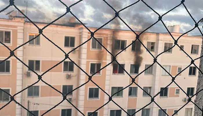mulher invade condomínio e ateia fogo em apartamento, no Antares, em Maceió