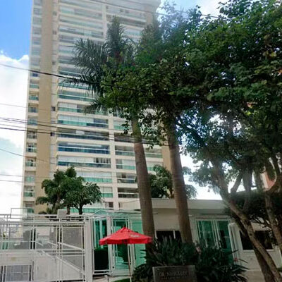 Adolescente de 14 anos morre após ficar preso em escada de piscina em condomínio de luxo em SP