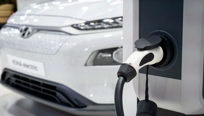 Venda de carros elétricos em alta no Ceará levanta discussão sobre tomadas elétricas em condomínios