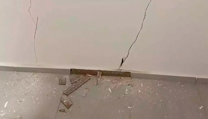 No 1º dia de casa nova, moradores encontram paredes rachadas em condomínio