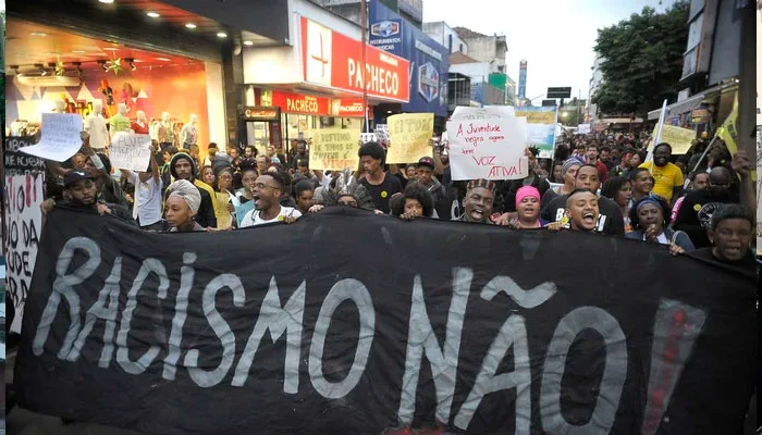 Criança é alvo de racismo por vizinhas no Tabuleiro do Martins, em Maceió