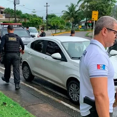 Residência em condomínio de luxo que seria usada para aliciamento de adolescentes e pornografia infantil é alvo de busca e apreensão em Maceió