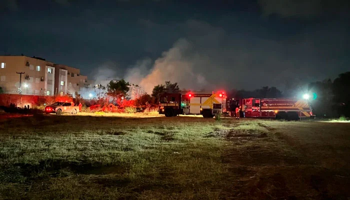 Incêndio em vegetação ameaça condomínio no bairro Cristo Rei-sindicolegal