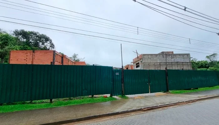 condomínio de luxo em região de tragédia causa polêmica no litoral