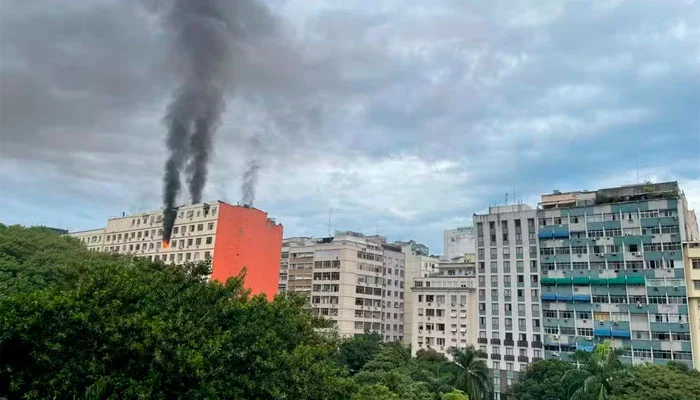 Bombeiros controlam incêndio em prédio de Copacabana, não houve feridos-sindicolegal