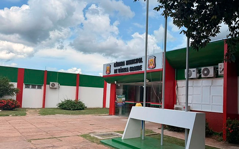 Câmara de Várzea Grande suspende sessão após falha em bomba agravar crise no abastecimento de água-sindicolegal