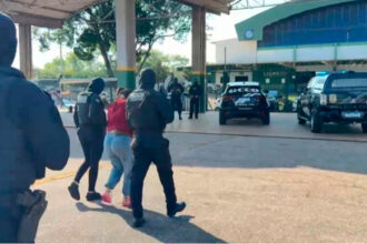Angeliquinha retorna a Mato Grosso após captura na Bolívia e cumprirá regime disciplinar diferenciado-sindicolegal