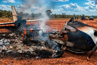 Avião suspeito de transportar drogas é incendiado após interceptação da FAB em Juara-sindicolegal