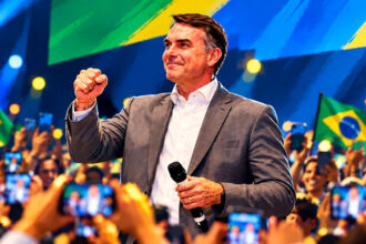 Flávio Bolsonaro amplia apoio político e defende mudanças na Constituição-sindicolegal
