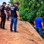 Homem é encontrado morto dentro de bueiro em Várzea Grande; tatuagem com nome Emanuel pode ajudar na identificação-sindicolegal