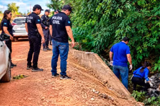 Homem é encontrado morto dentro de bueiro em Várzea Grande; tatuagem com nome Emanuel pode ajudar na identificação-sindicolegal