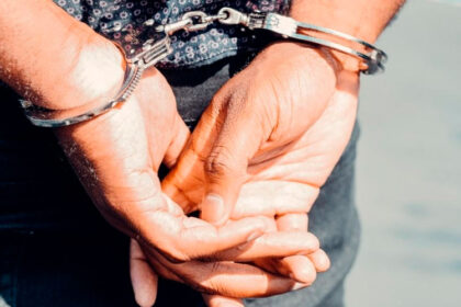 Jovem indígena é contido por moradores e preso após agredir companheira e ameaçar vizinhos em MT-sindicolegal