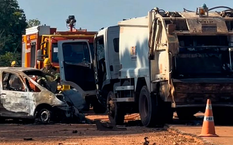Motorista morre carbonizado após carro bater em caminhão de coleta de lixo em Aragarças-sindicolegal