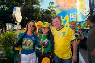 Virginia Mendes participa de ato em apoio a Flávio Bolsonaro em Cuiabá ao lado de Mauro Mendes-sindicolegal